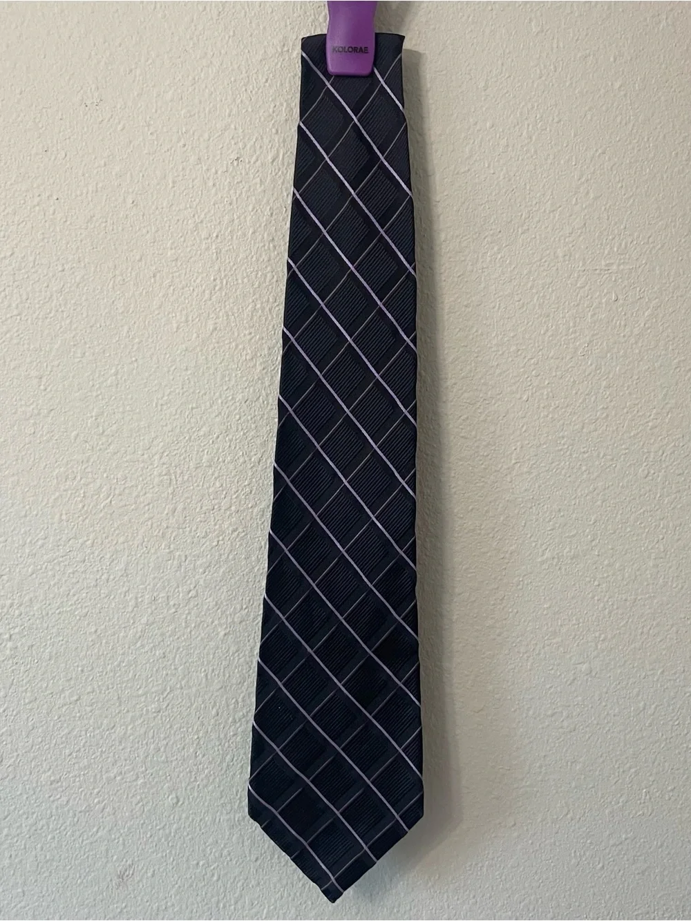 VanHussen Tie   100% SILK Men's Black Tie with Lavender Windowpane Pattern